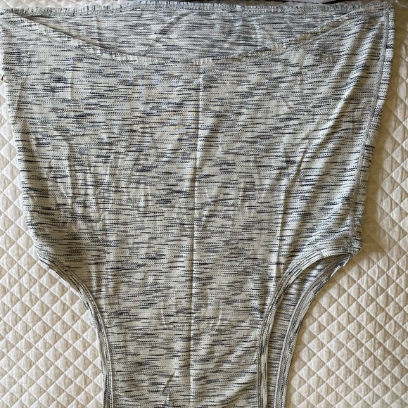 Lululemon crop tank top - Picture 3 of 4